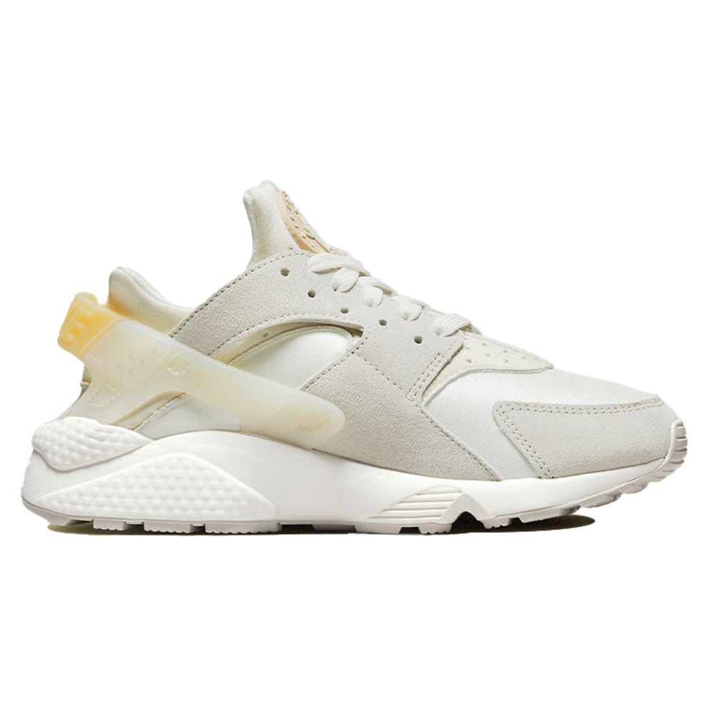 Sneakers NIKE AIR HUARACHE WJD DX8952 Lady light bone coconut milk sesame sail FootCourt